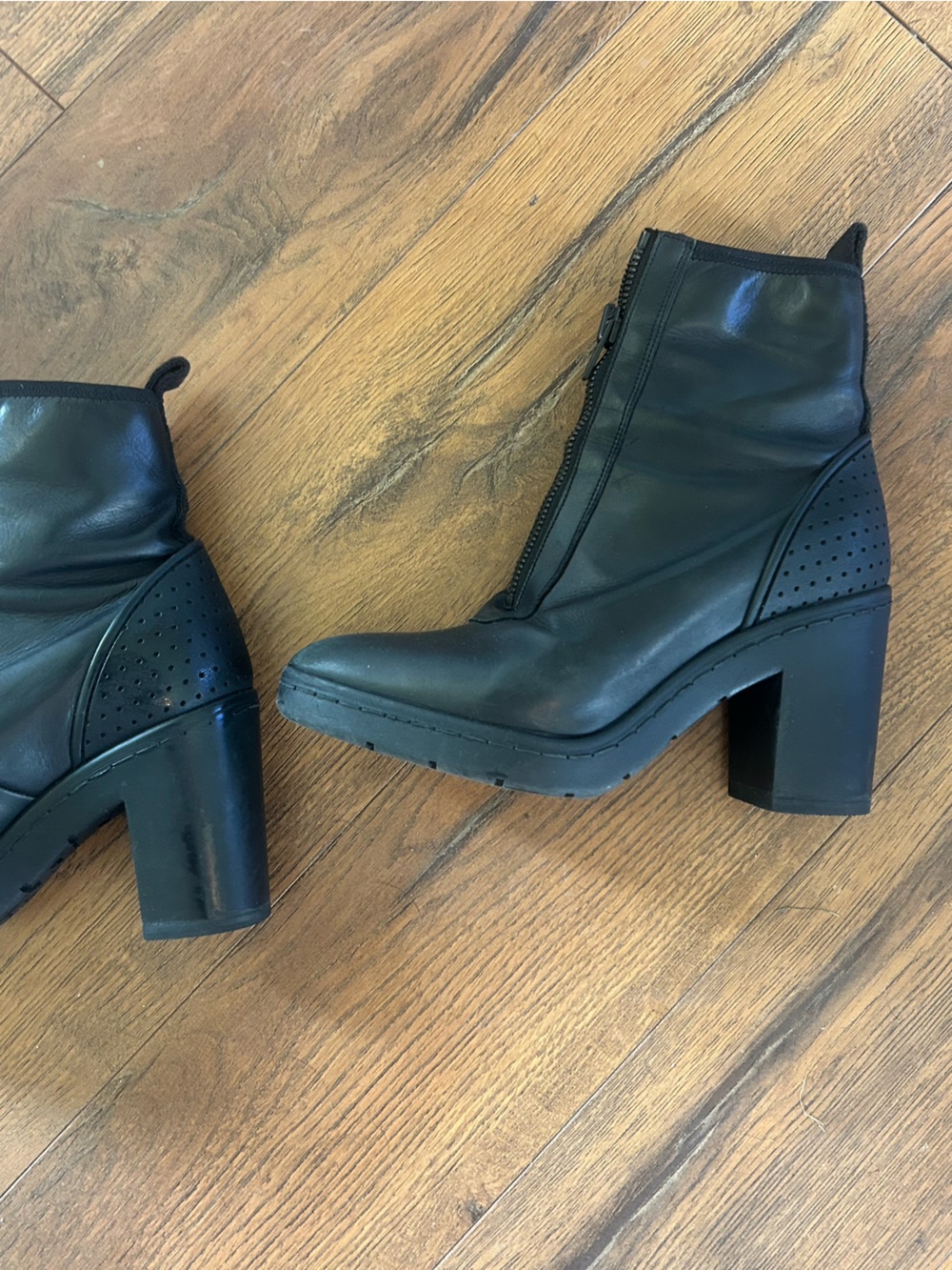 Alexander Wang x H&M Black Leather front zip ankle boots women’s (8)